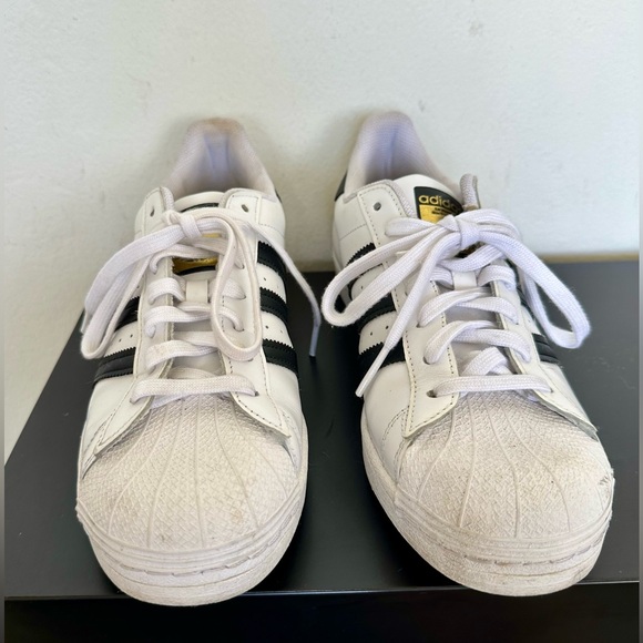 Adidas Superstars, Men’s Size 9.5 - Picture 3 of 3